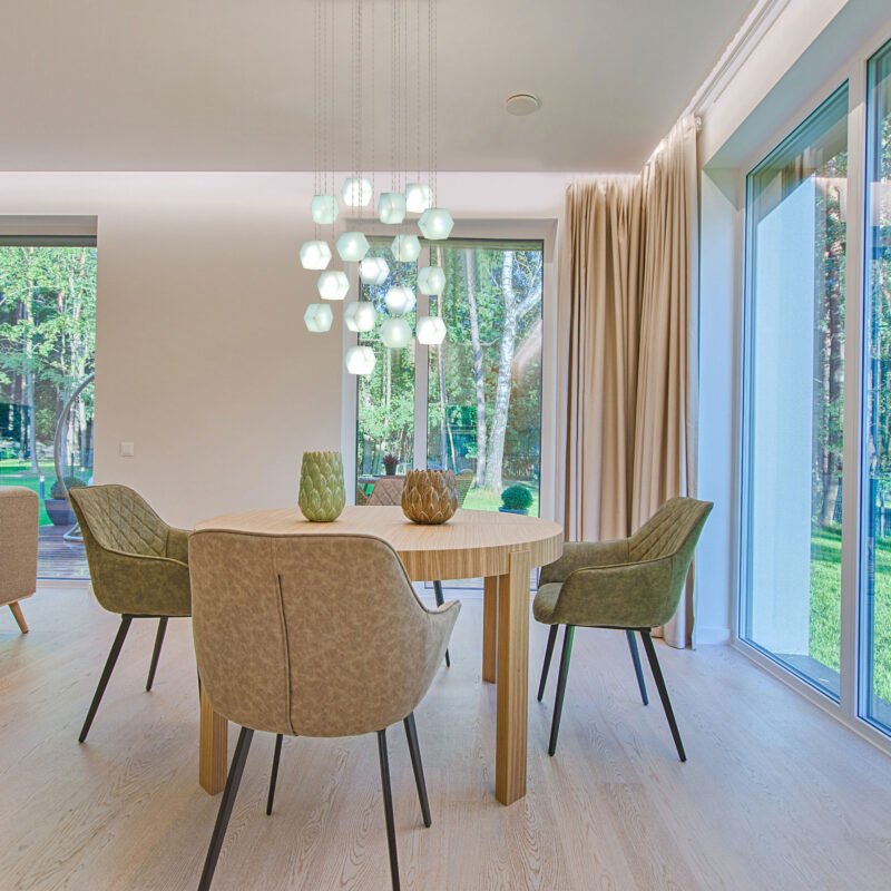 pexels-vecislavas-popa-1571463_instagram-Square_3